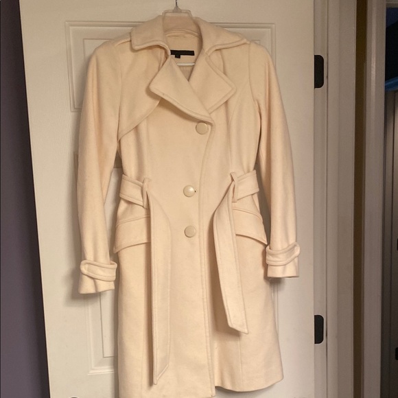 Kenneth Cole Cream Trench Coat with Belt and Wide Lapels - Picture 1 of 4